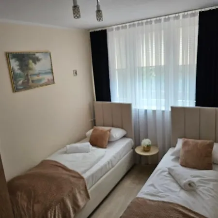 Every Sky Nadrzeczna 10 アパート